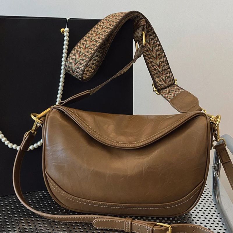 Versatile Shoulder Satchel LoungeYard — product view 4