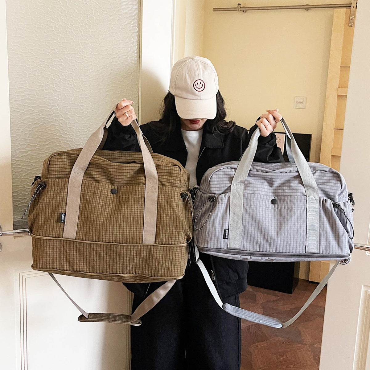 Versatile Weekender Duffel Bag LoungeYard — product view 4