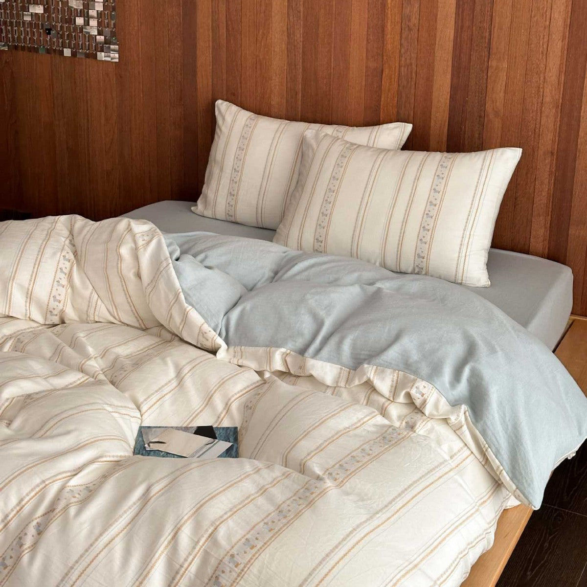Reversible cotton bedding set with fine stripe and ethnic pattern — product view 1