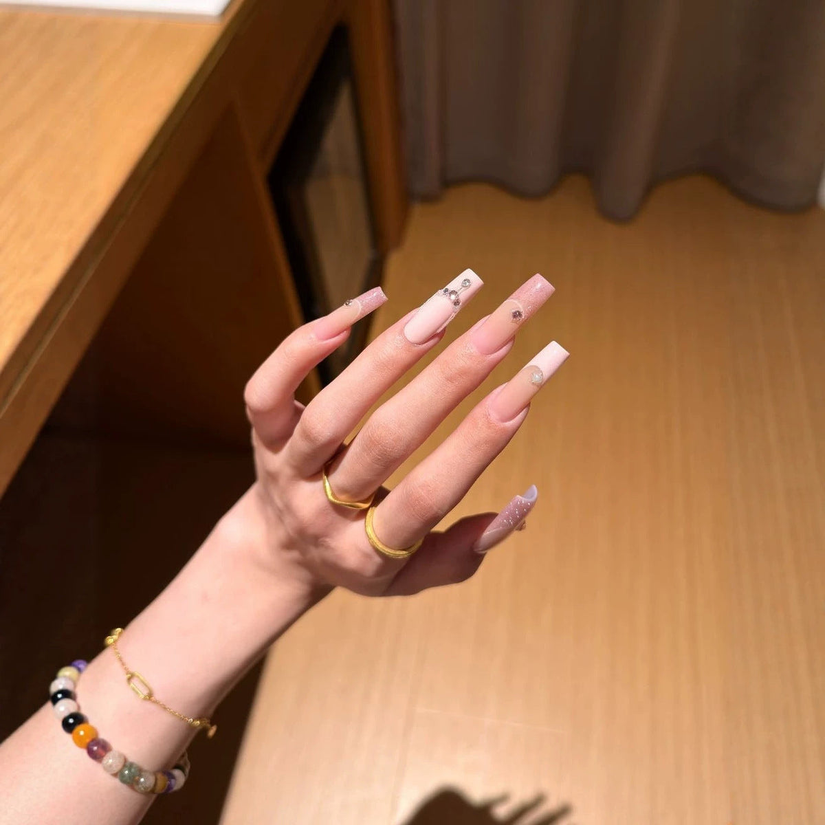 Glamorous Press-On Nail Art — product view 3