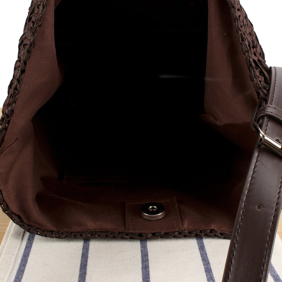 Handcrafted Practical Shoulder Bag with Structure Pattern LoungeYard — product view 3