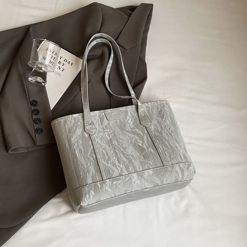 Elegant Structured Tote Bag LoungeYard — product view 6