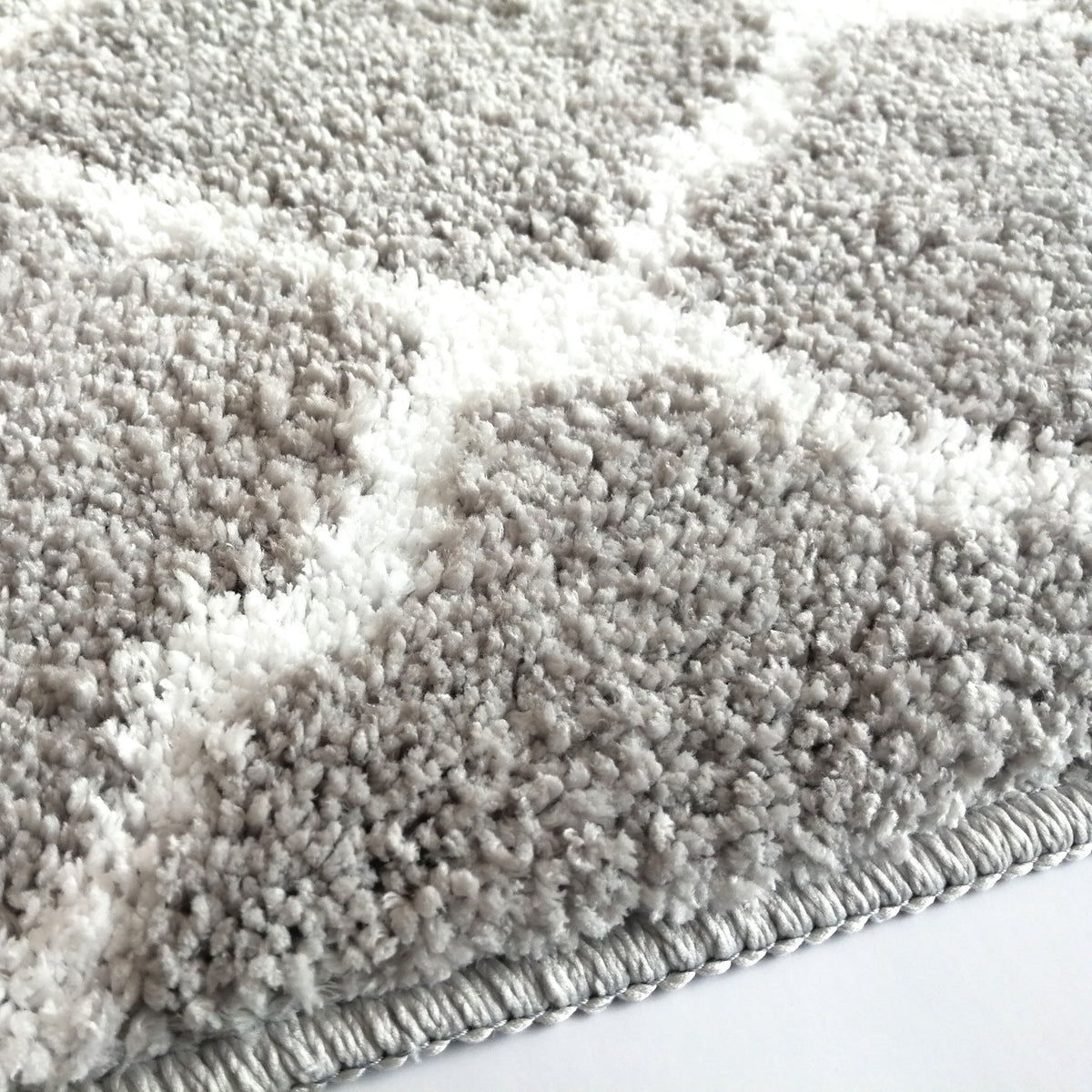 Luxuriously Shaggy Bathroom Rug — product view 3