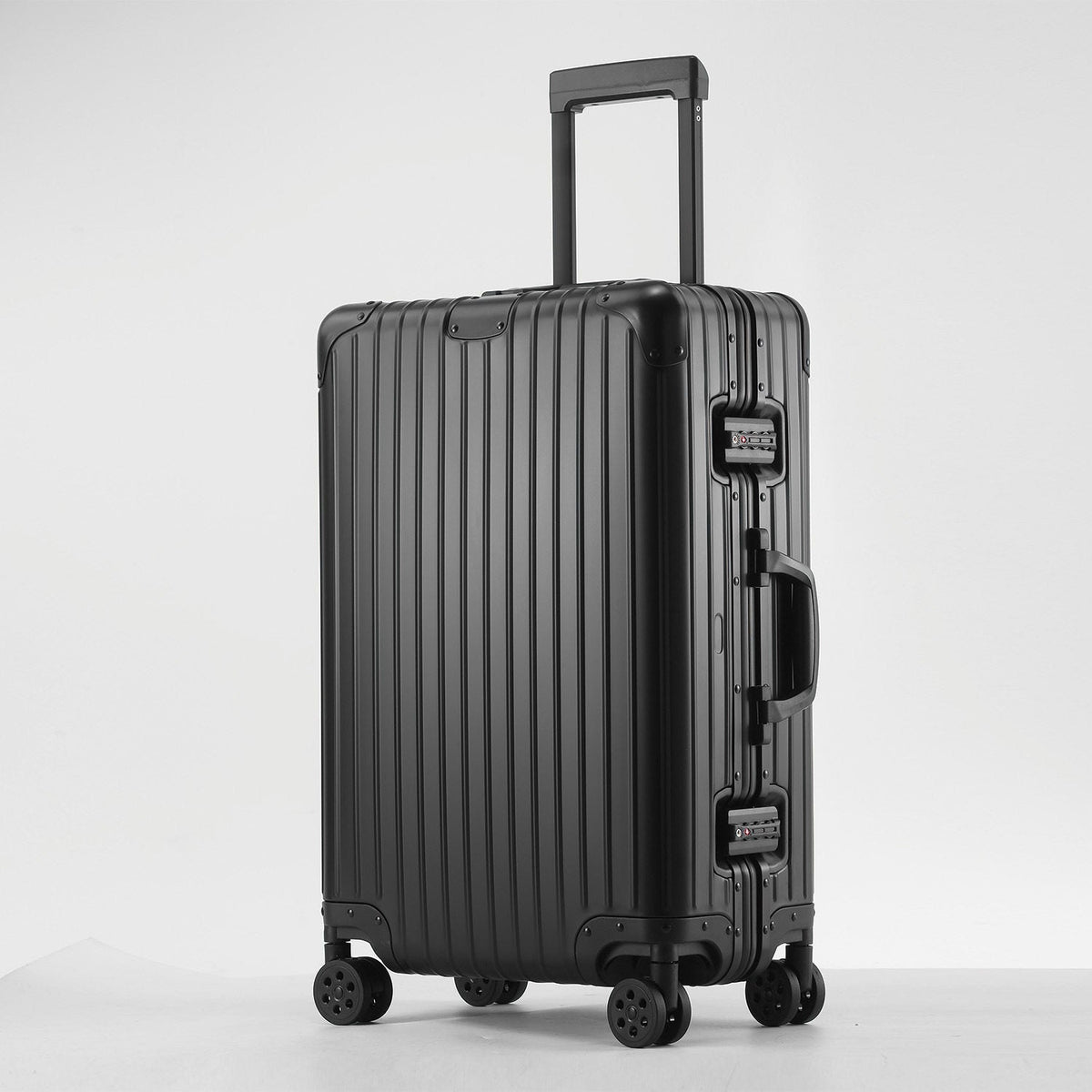 Sturdy Multi-Compartment Hard-shell Travel Case — product view 2