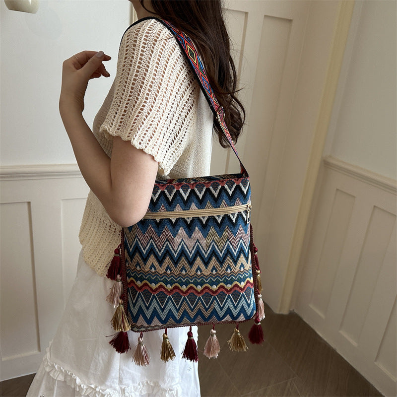 Bohemian Woven Shoulder Bag — product view 3