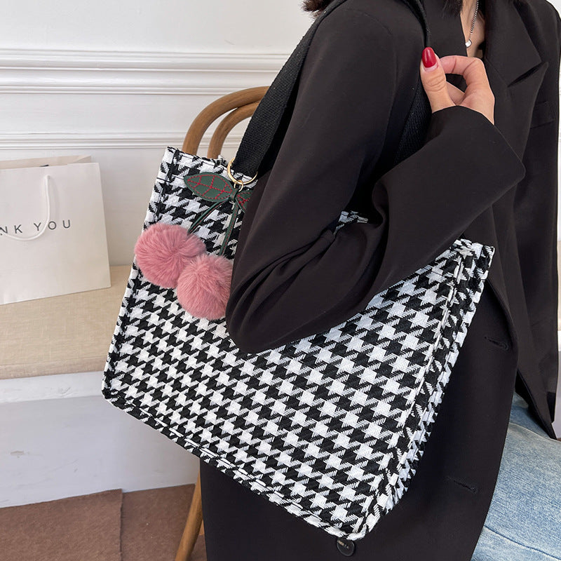 Charming Houndstooth Patterned Tote Bag — product view 5