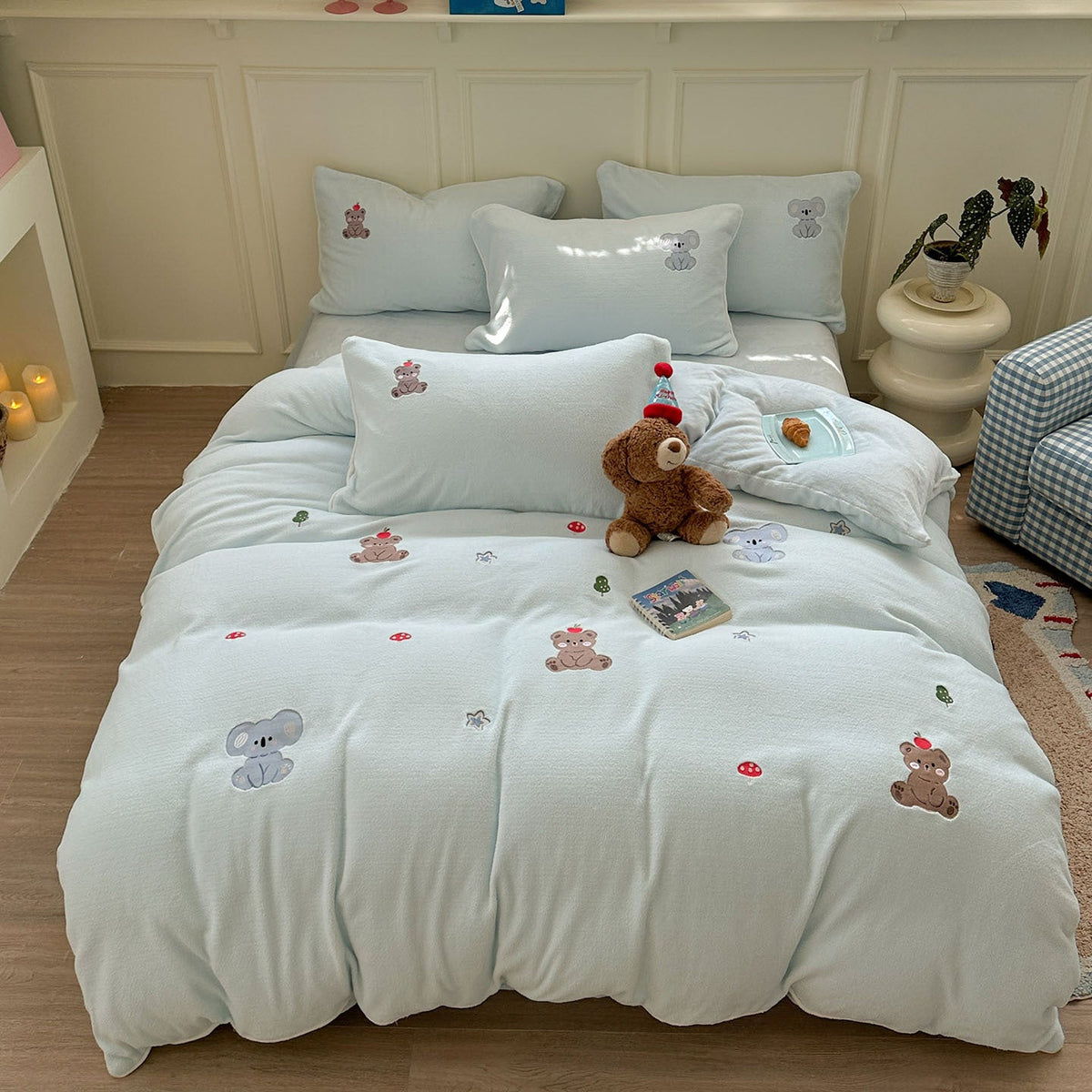 Children's bedding set made of microfiber fleece with embroidered animal motifs and extra soft texture — product view 6
