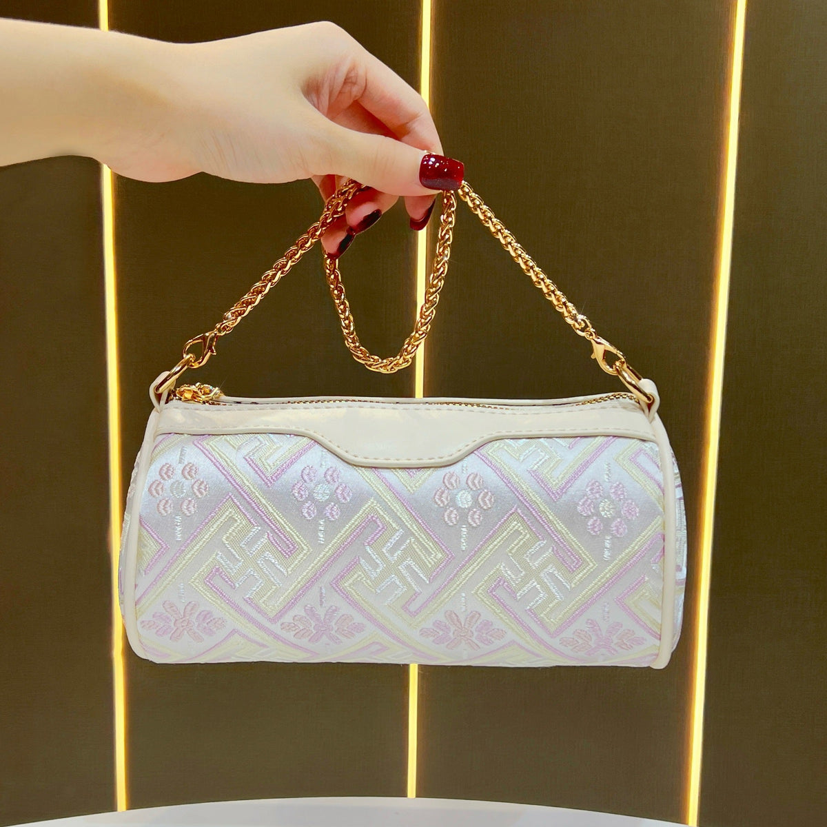 Elegant Decorative Evening Bag — product view 1