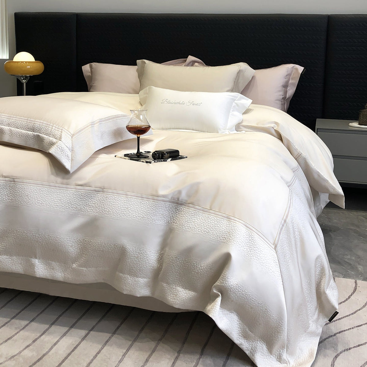 Premium cotton satin bedding set with structured matelassé border and hotel closure — product view 1