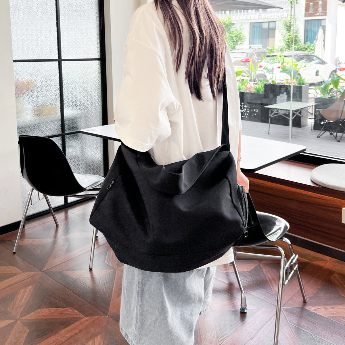 Everyday bag with spacious interior and detachable shoulder strap LoungeYard — product view 1