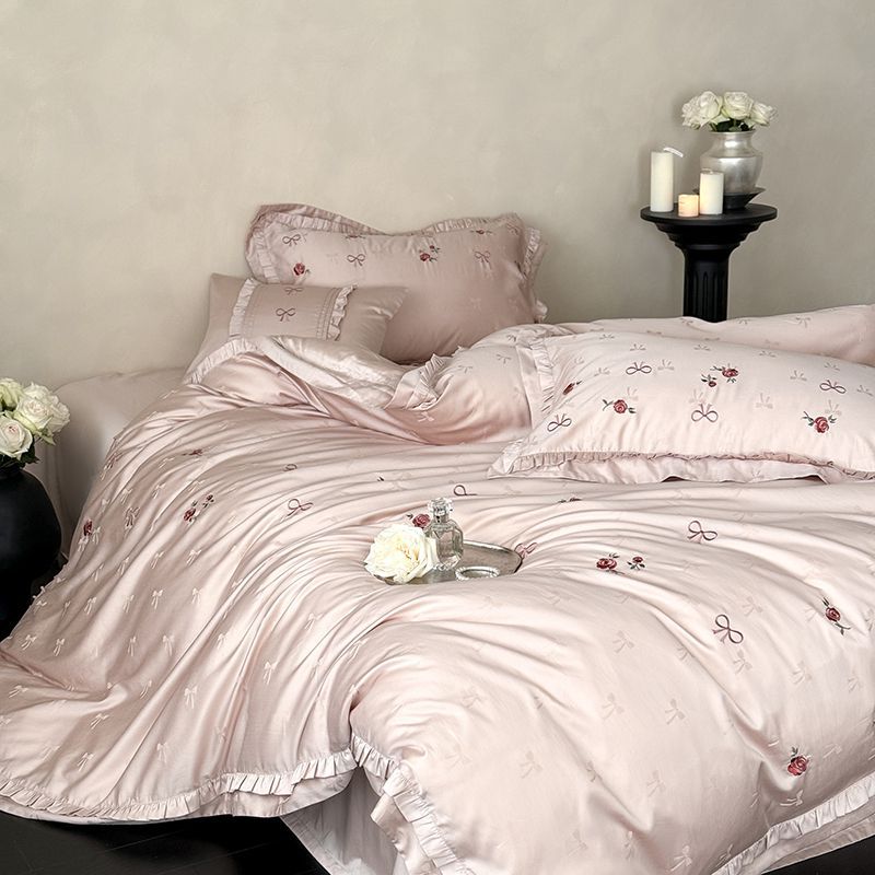 Satin bedding set LoungeYard — product view 1
