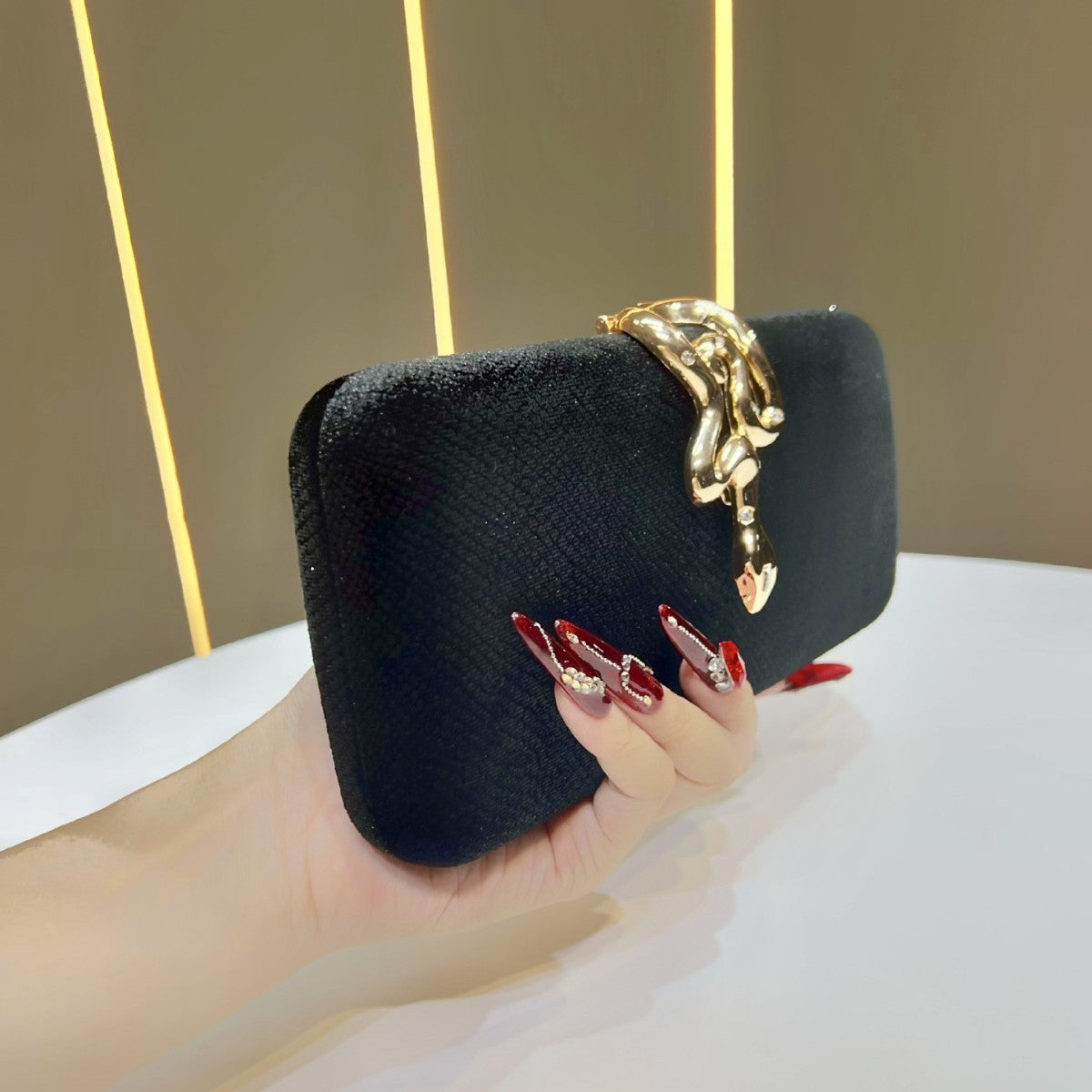 Elegant Snake-Design Evening Clutch — product view 2