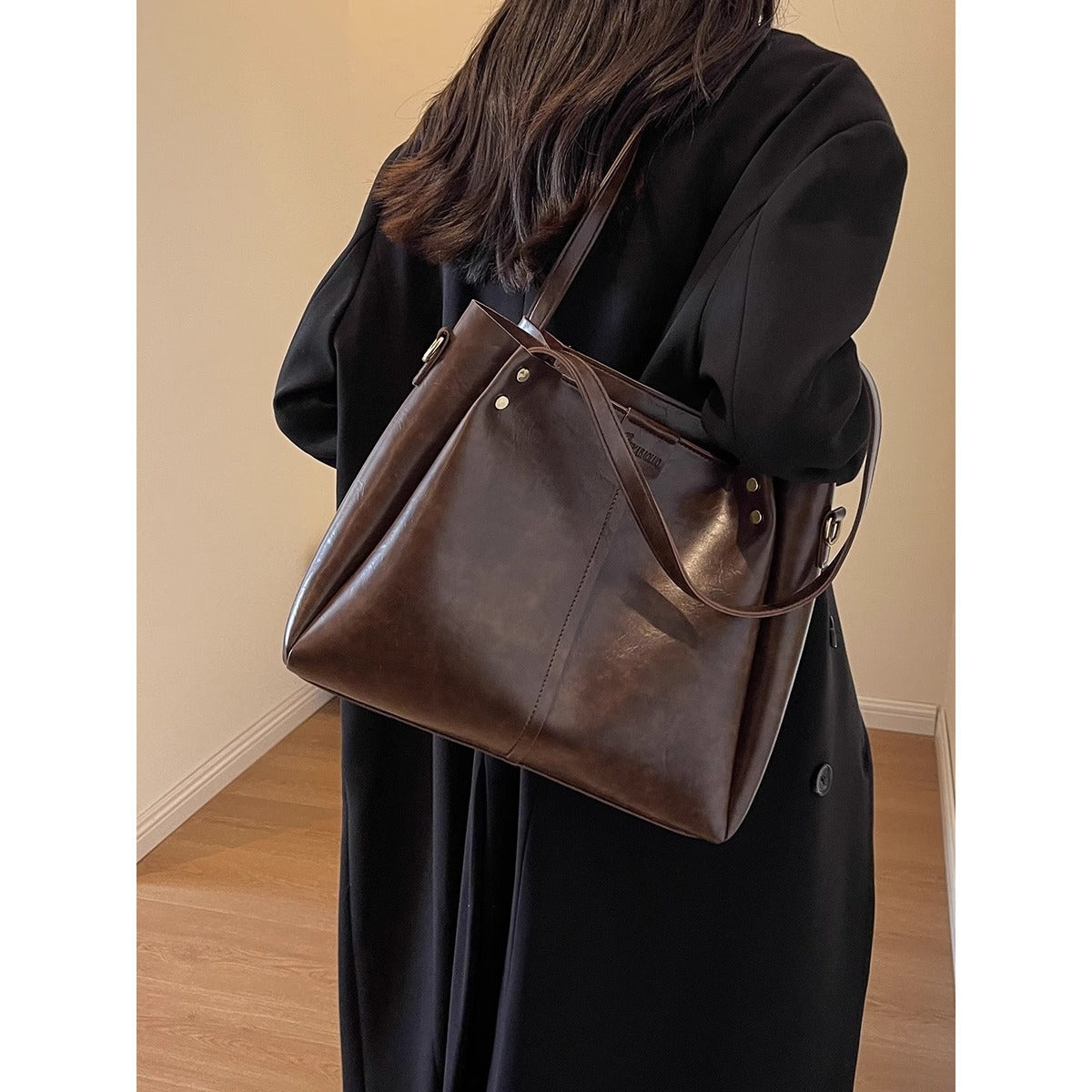 Versatile Multi-Functional Handbag LoungeYard — product view 4