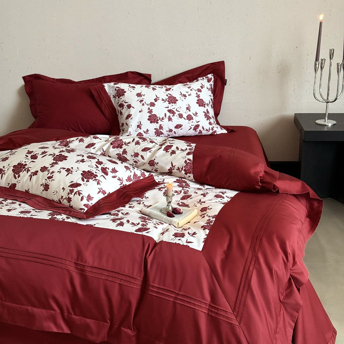 Luxurious cotton bedding set with floral print and pillowcases — product view 3