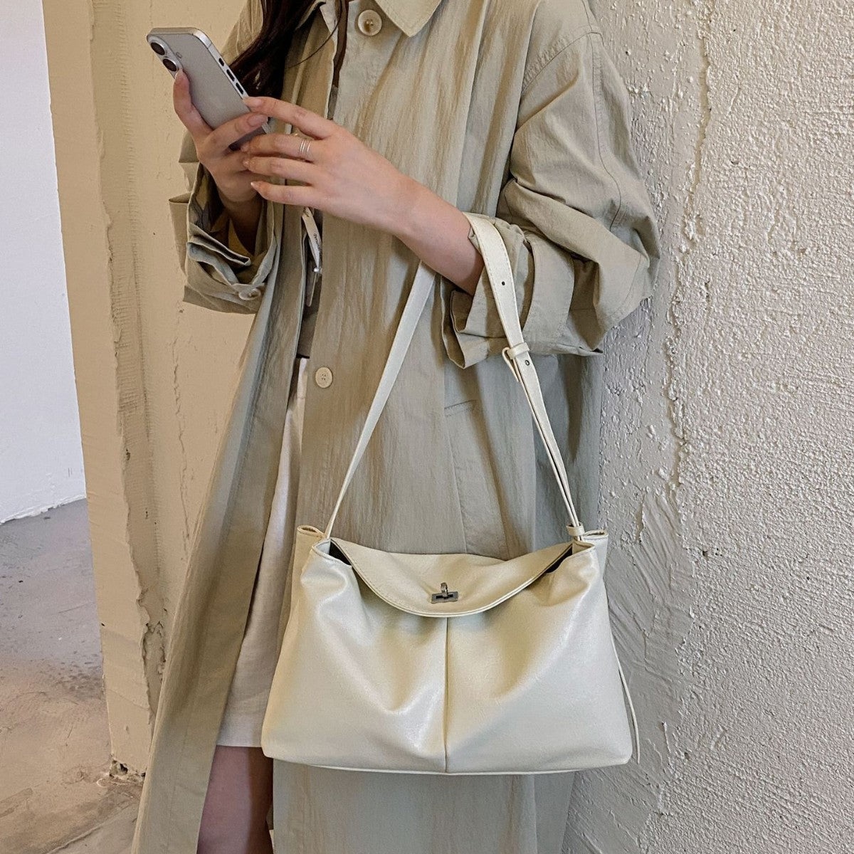 Minimalist Leather Shoulder Bag — product view 3