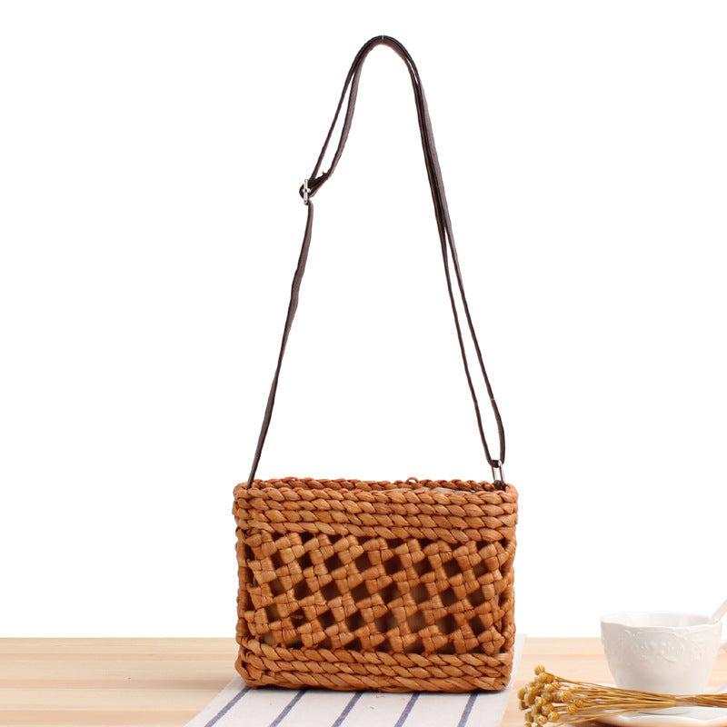 Handcrafted straw (shoulder bag) LoungeYard — product view 1