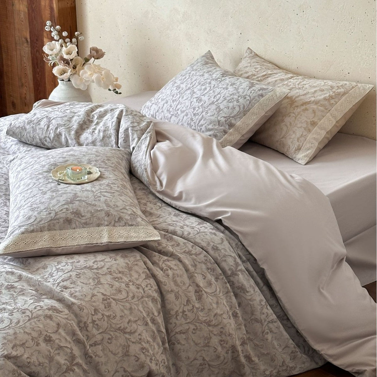 High-quality cotton percale bedding set with fine damask pattern and soft surface — product view 1