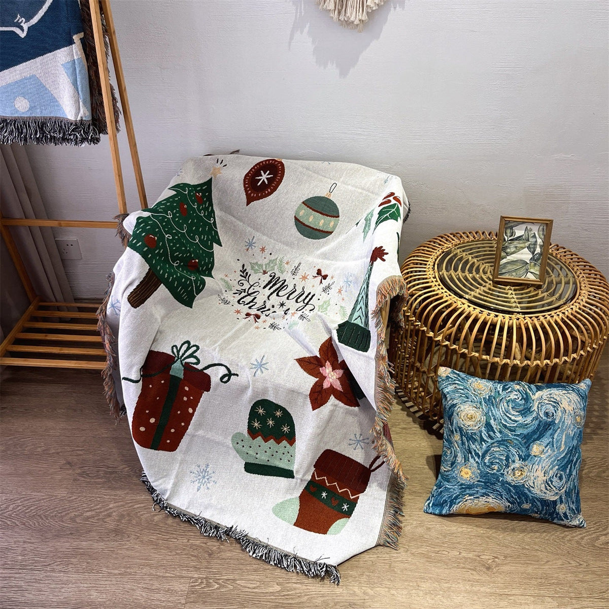 Festive Holiday-Themed Woven Throw Blanket — product view 2