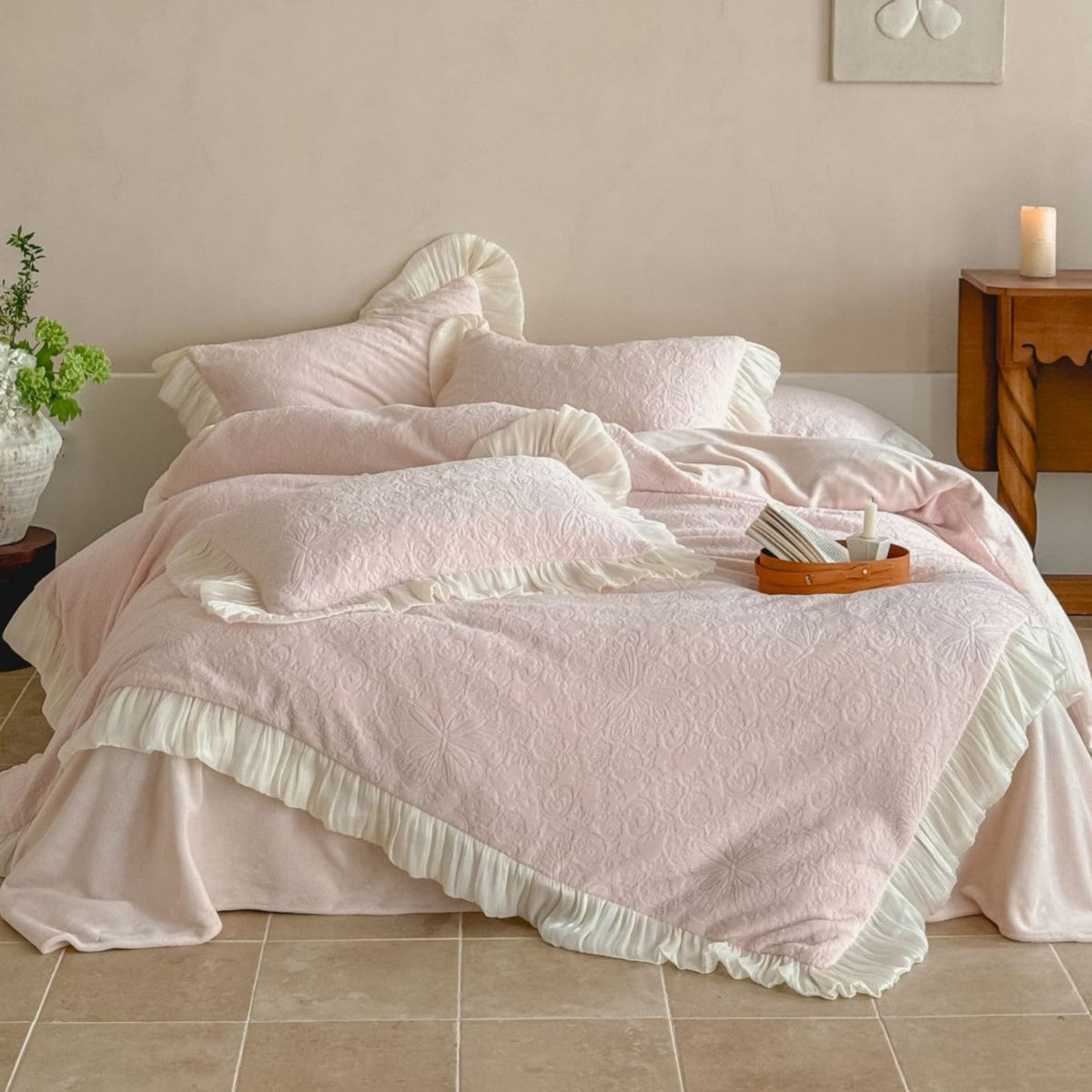 Bedding set with quilted jacquard structure and pleated ruffle — product view 7