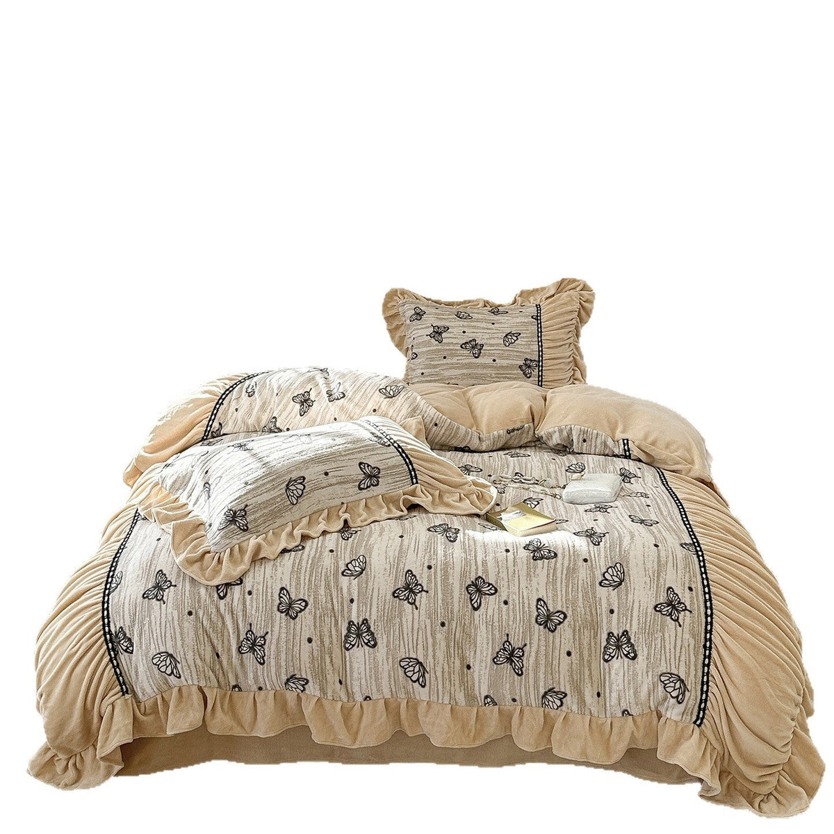 Quilted bedding set with butterfly design, ruffle and fleece finish — product view 4