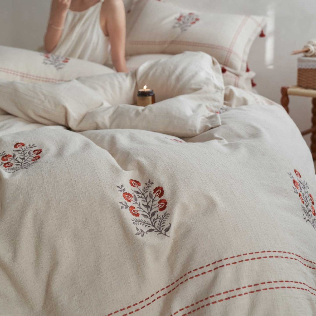 Embroidered bedding set — product view 1