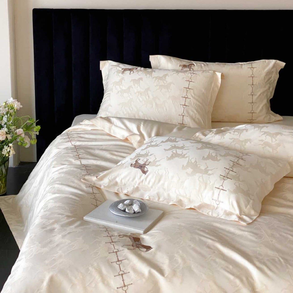 Luxurious cotton jacquard bedding set with fine horse embroidery — product view 4