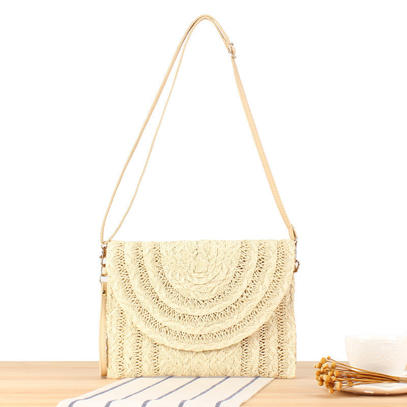 Shoulder bag made of braided straw with structured design LoungeYard — product view 1
