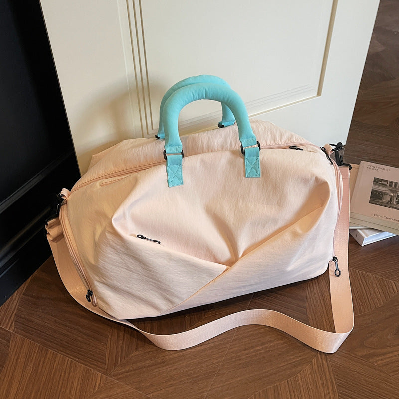 Stylish travel bag with ergonomic design LoungeYard — product view 1