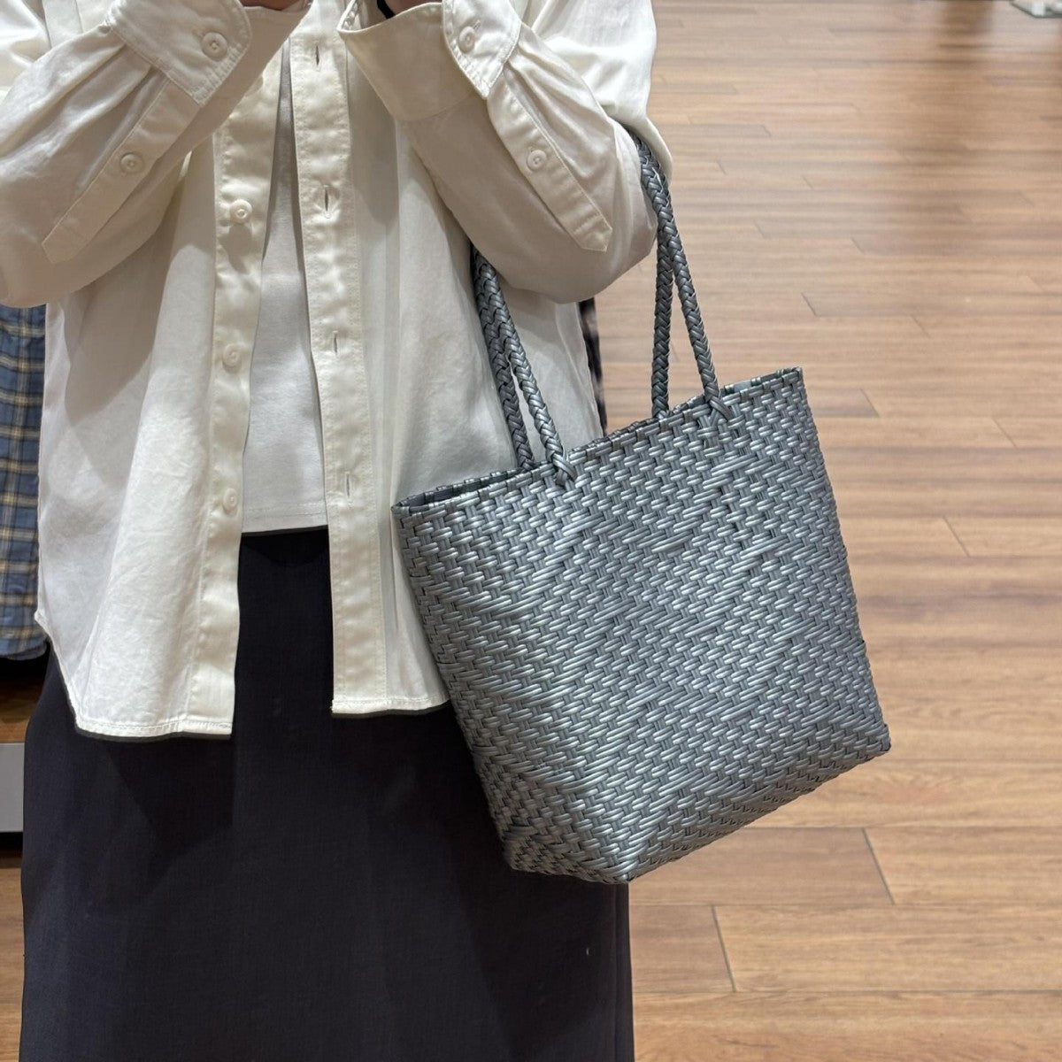 Hand-knotted tote bag with modern wave pattern LoungeYard — product view 4
