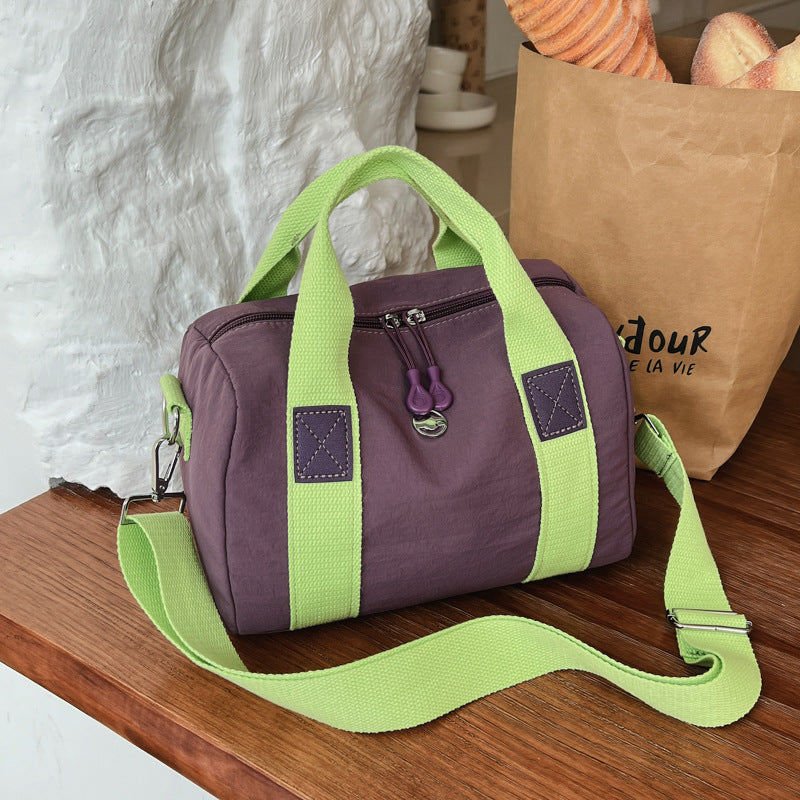 Stylish sports bag with adjustable shoulder strap LoungeYard — product view 4