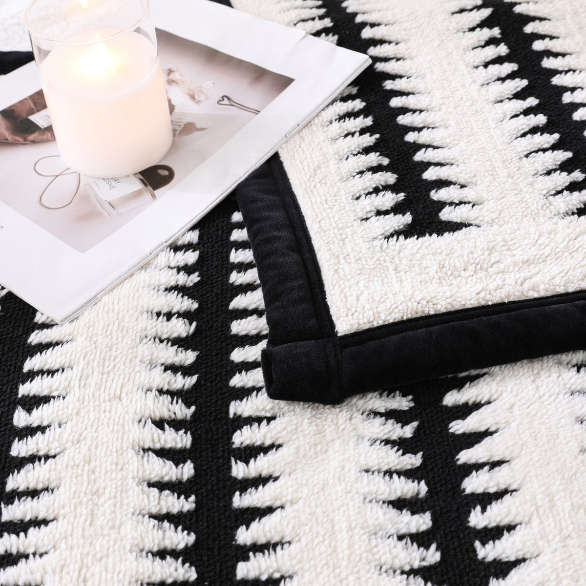 Chic Floral Pattern Throw Blanket LoungeYard — product view 4