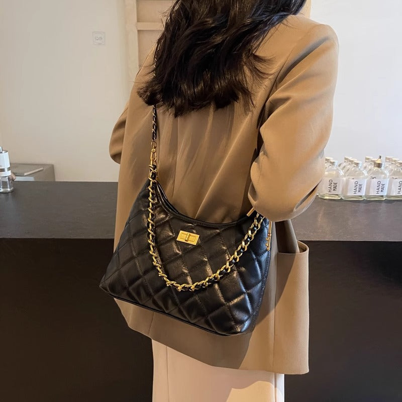 Chic Quilted Chain Bag LoungeYard — product view 3