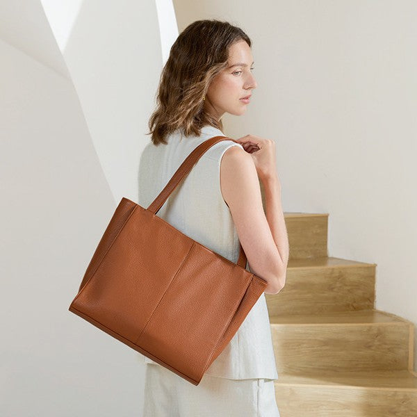 Elegant and Spacious Leather Bag LoungeYard — product view 4
