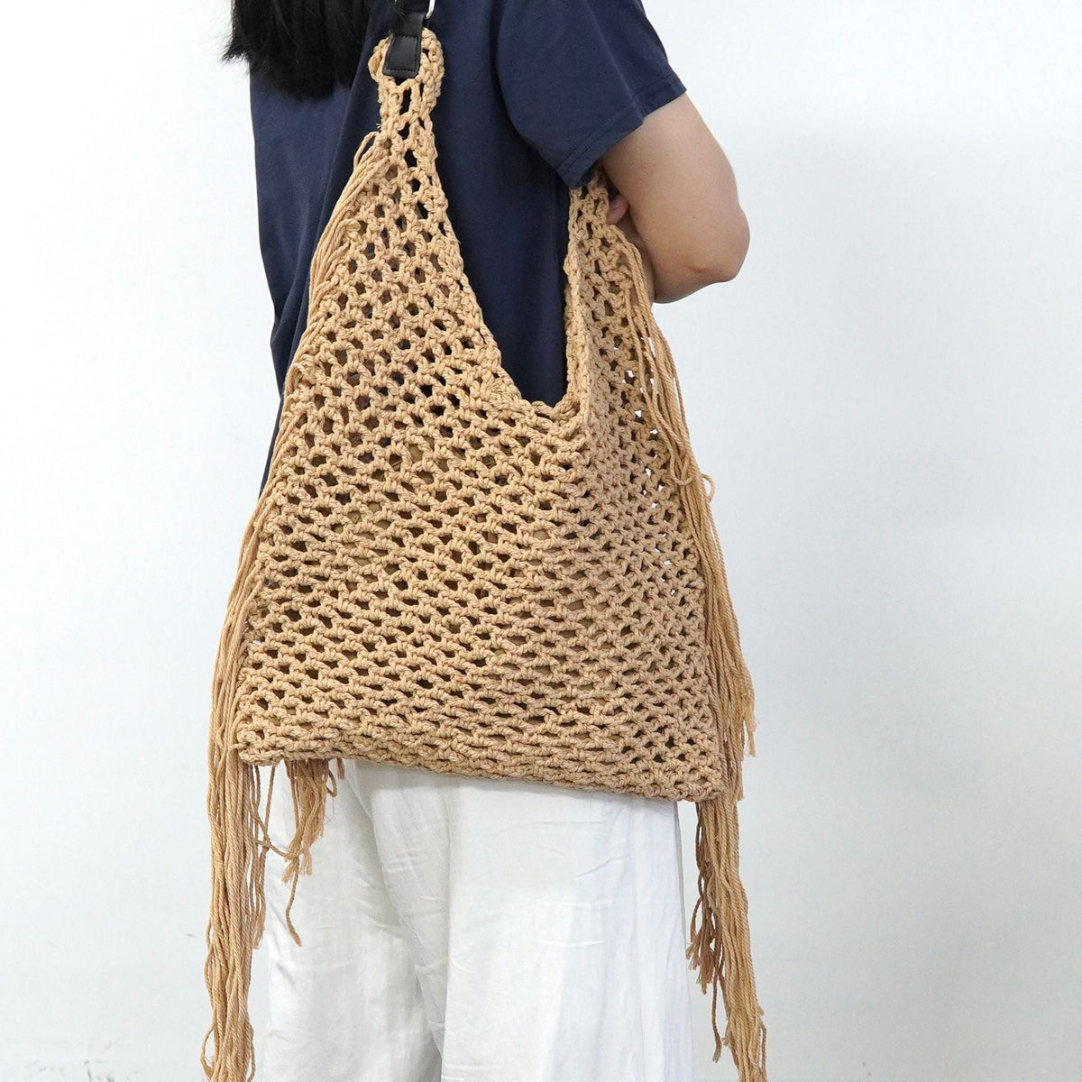 Structured beach bag with fringe details LoungeYard — product view 1