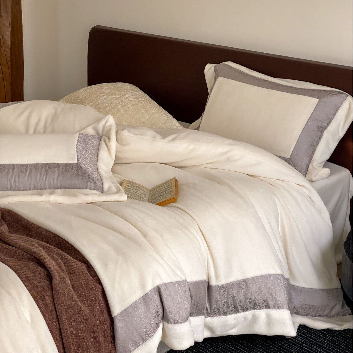 Luxurious cotton satin bedding set with quilted decorative border LoungeYard — product view 1