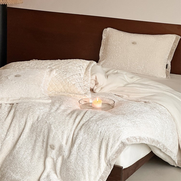 Velvet bed linen set with crushed effect, quilted bedspread and decorative cushion LoungeYard — product view 2
