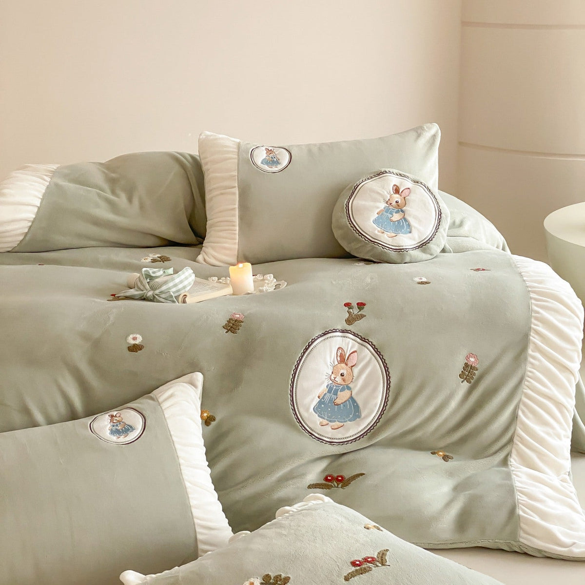 Quilted children's bedding set with embroidered bunny appliqués and ruffles — product view 1