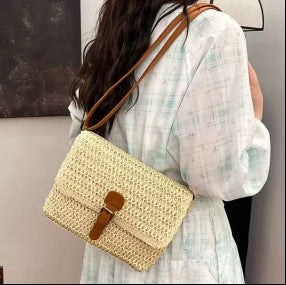 Handbag made of woven natural material with leather accents LoungeYard — product view 1