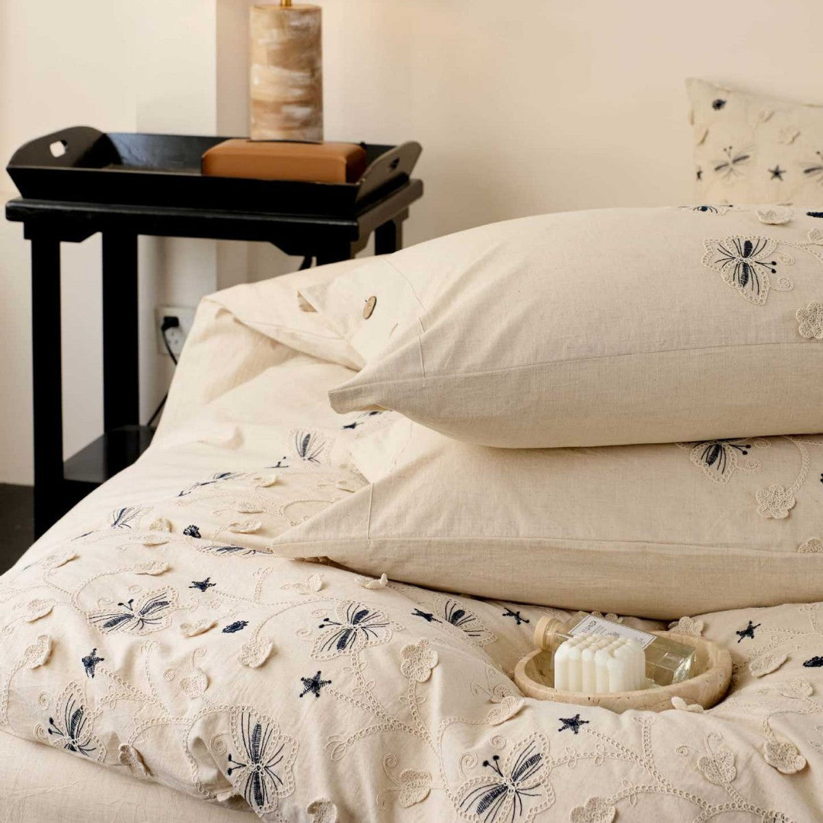 Embroidered cotton bedding set with wooden buttons and butterfly appliqués — product view 4