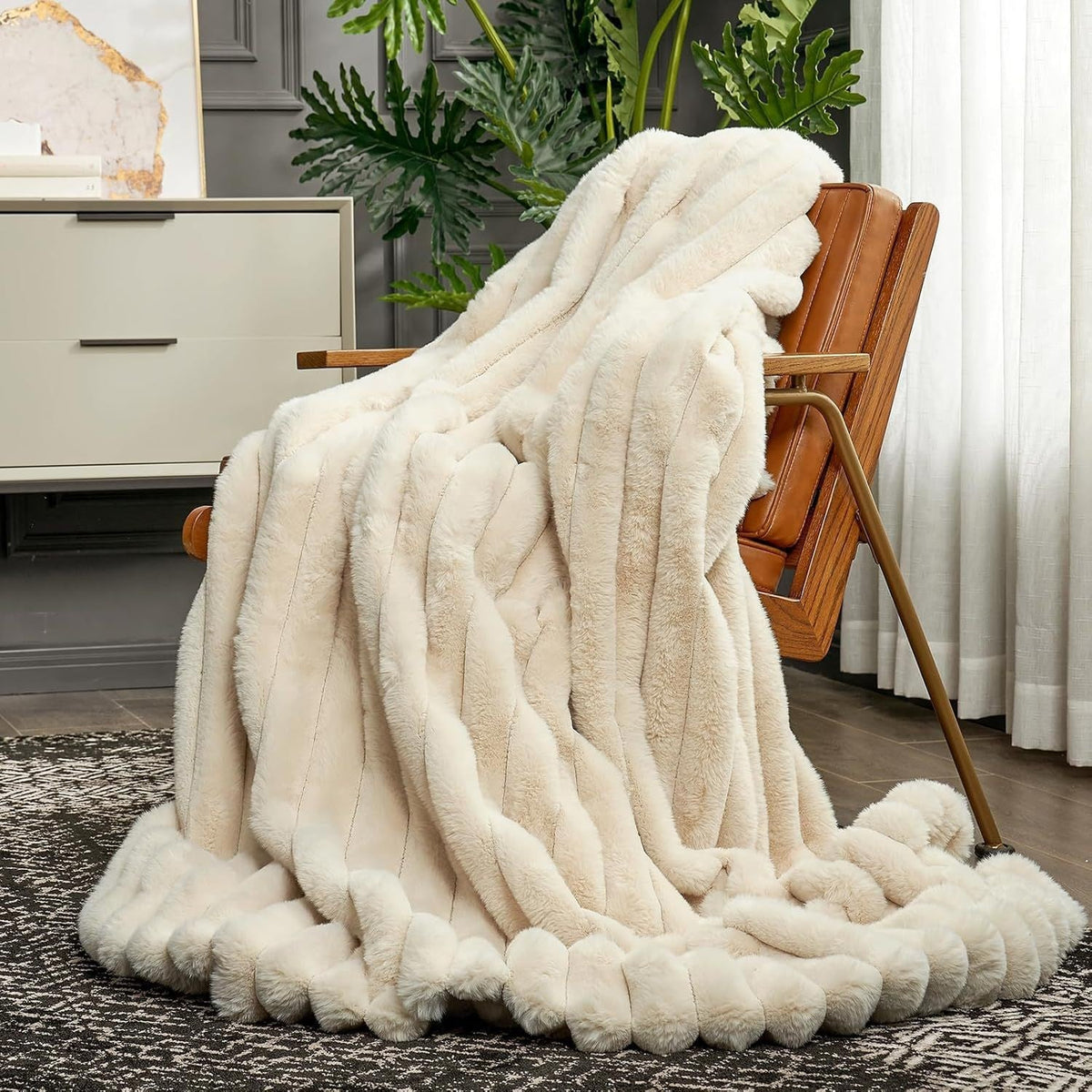 Luxurious Plush Throw Blanket — product view 4
