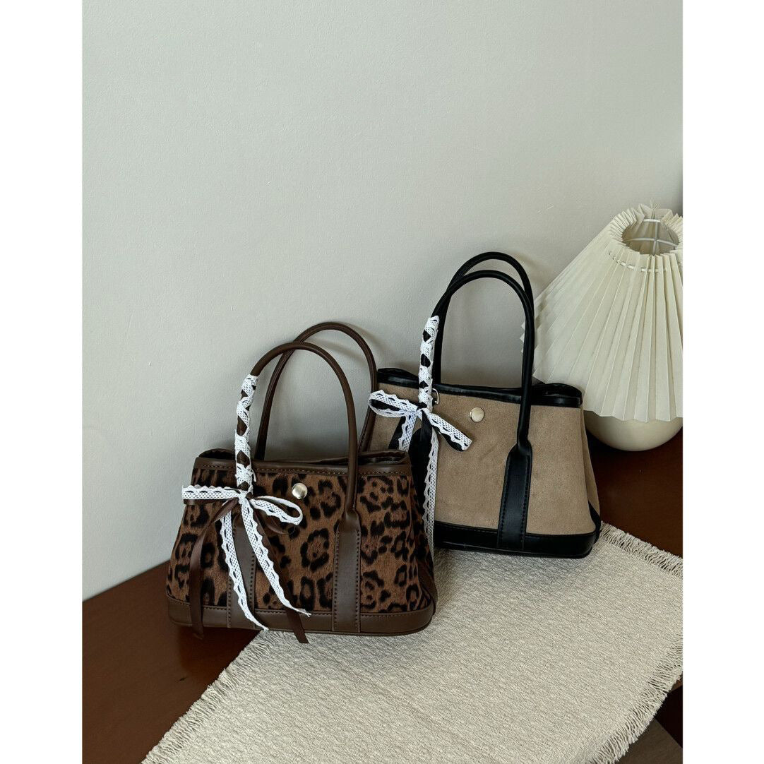 Chic Structured Handheld Tote LoungeYard — product view 3