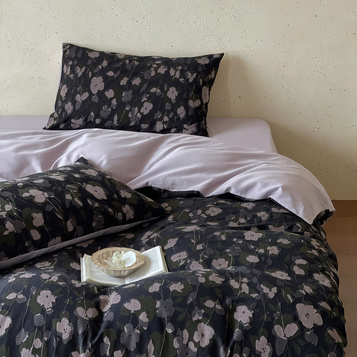 Bedding set with floral cotton percale and extra-soft finish — product view 6