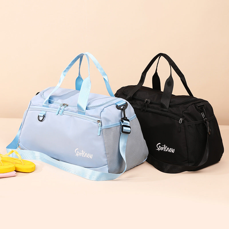 Sporty travel bag with multifunctional inner compartment LoungeYard — product view 2