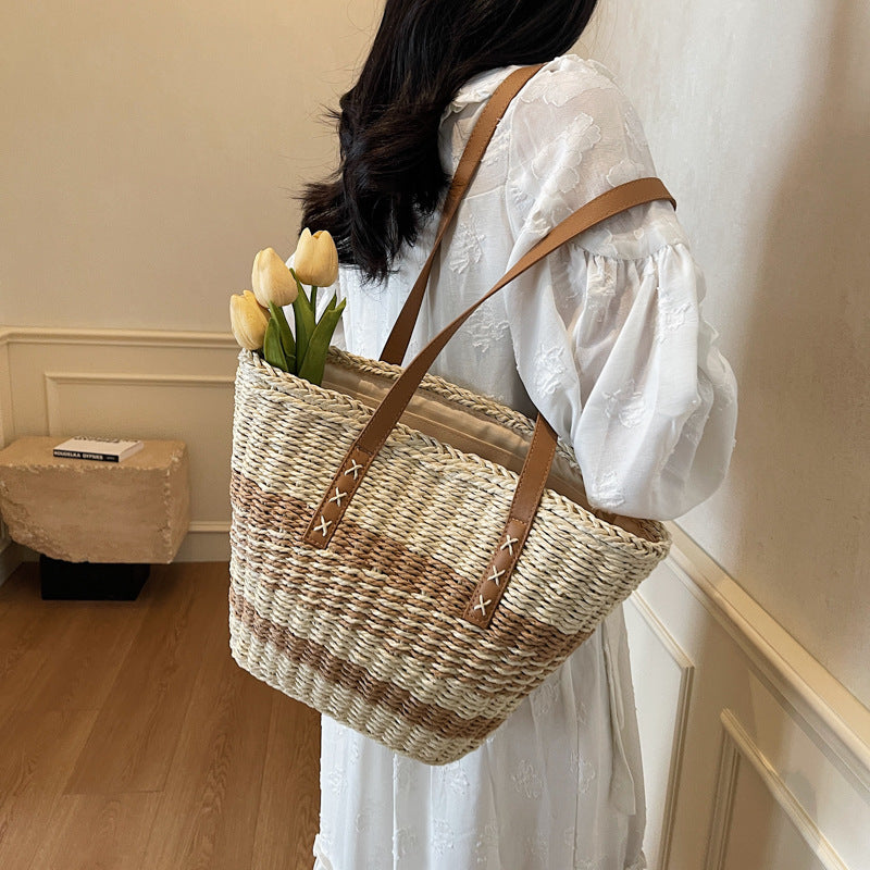 Comfortable beach bag with leather handles LoungeYard — product view 4