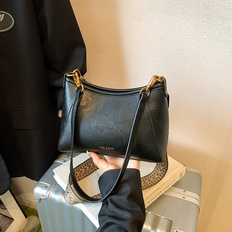 Chic Minimalist Shoulder Bag LoungeYard — product view 7