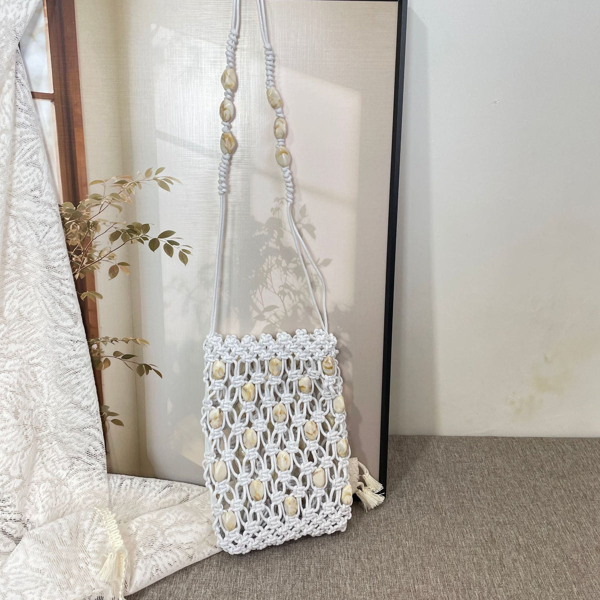 Hand-knotted shoulder bag with shells LoungeYard — product view 3