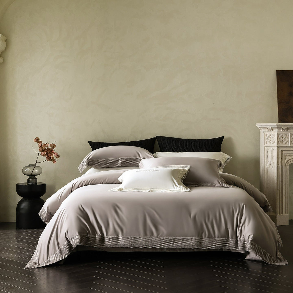 Noble cotton satin bedding set with fine lace trim and hotel closure — product view 6