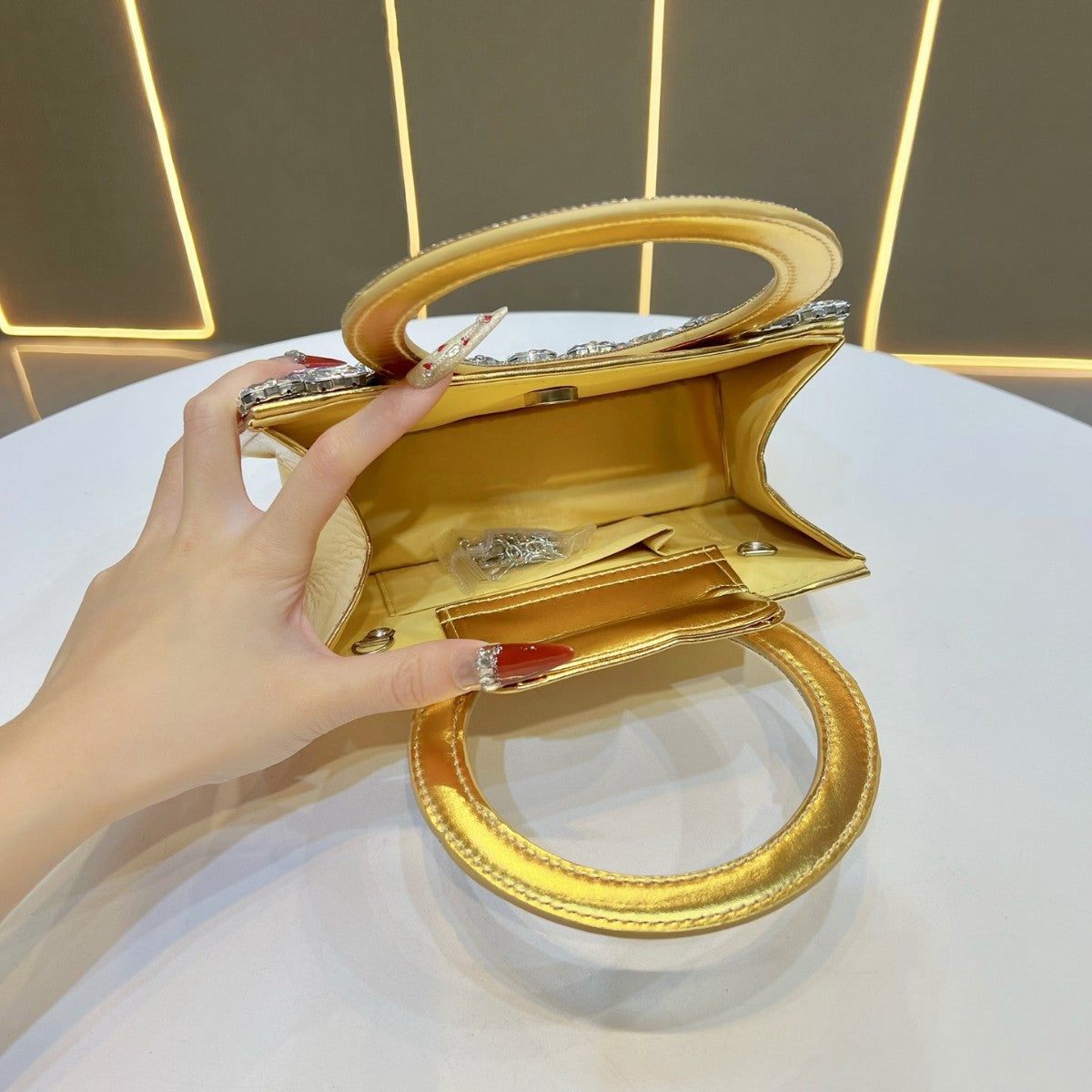 Glamorous Statement Handbag — product view 3