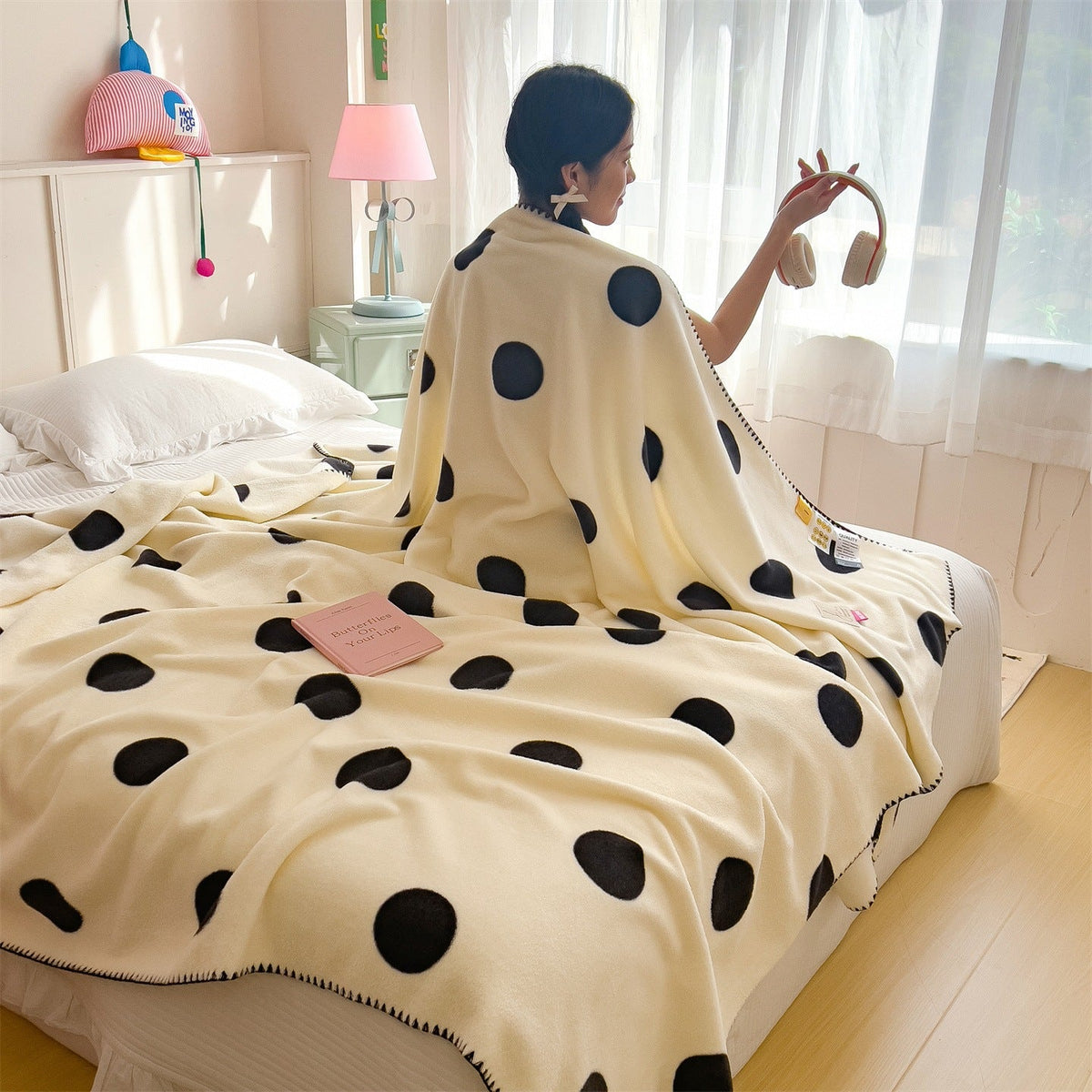 Polka Dot Fleece Throw Blanket — product view 3