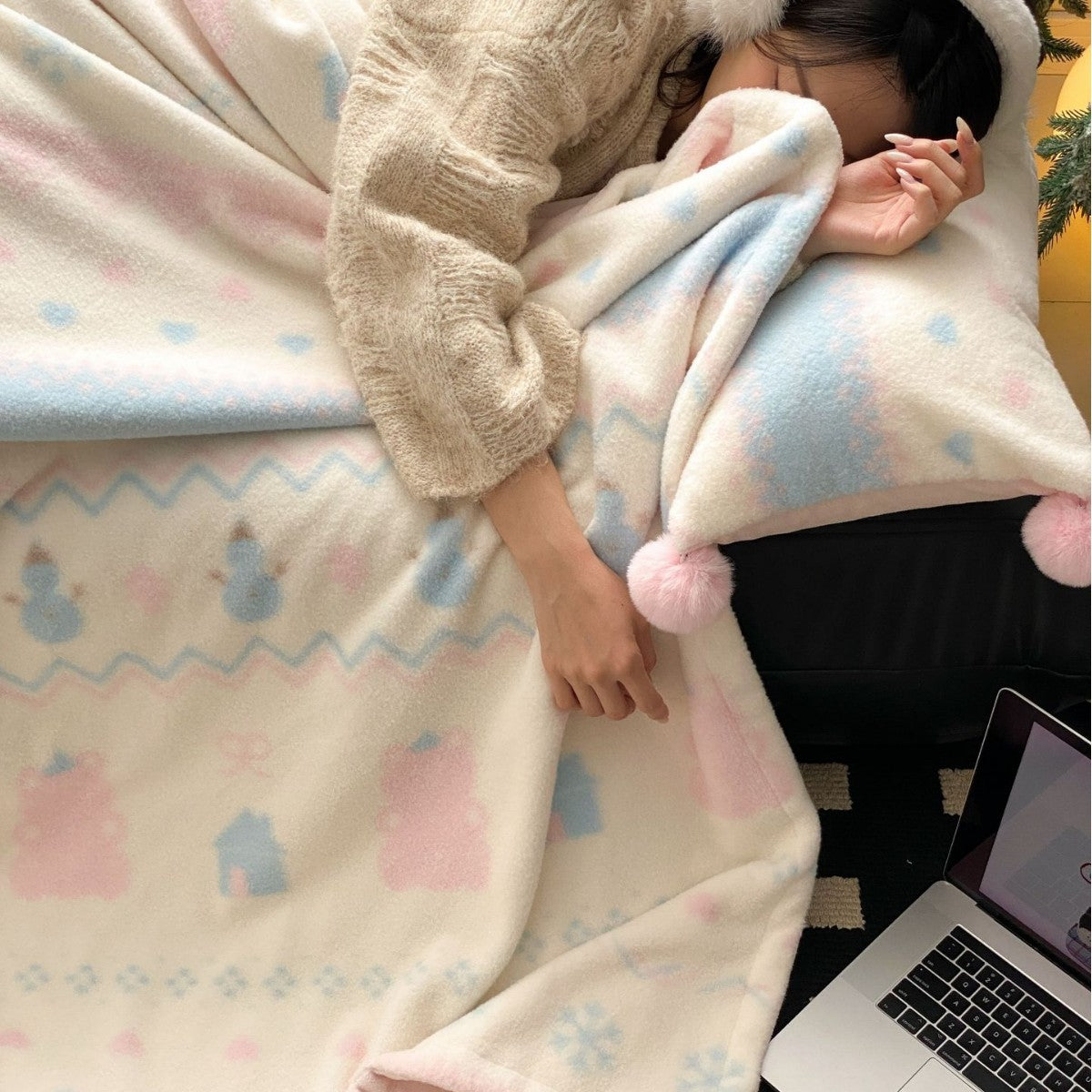 Soft blanket made of microfleece with pompom and Nordic bear pattern — product view 3